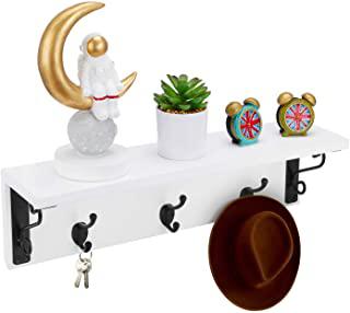 Recensioni di parete con mensole e quadri